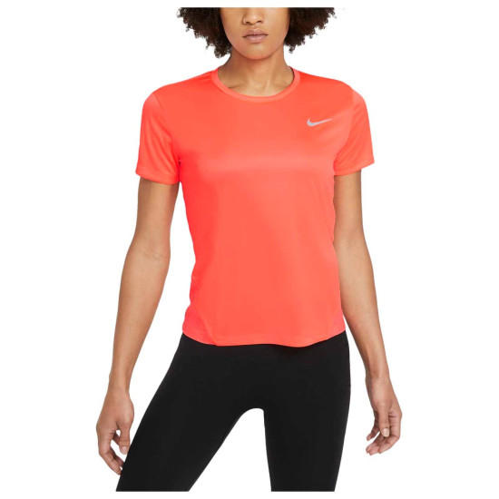 Nike Γυναικεία κοντομάνικη μπλούζα Nike Γυναικεία κοντομάνικη μπλούζα